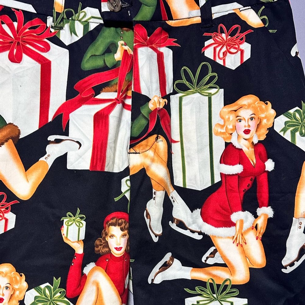 Loudmouth Golf Pin-Up Girl Christmas Shorts Size 30 Flawless Condition - Picture 9 of 15